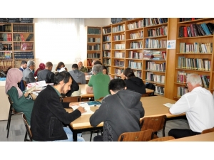 Orhangazi Kütüphanesi Haftanın 7 Günü Hizmet Verecek