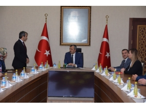 Vali Sezer: "Eğitim İçin Herkesin Aynı Yere Katkı Vermesi Lazım"