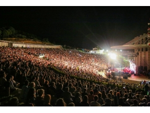 Burhaniye Belediyesi Amfi Tiyatroyu Devraldı