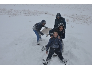 Bulanık’ta Kar, Büyükler İçin Çile Küçükler İçin Eğlence Oldu