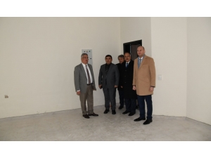 Vali Aykut Pekmez Okul İnşaatını İnceledi