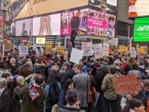 Times Meydanı’nda Savaş Karşıtı Protesto