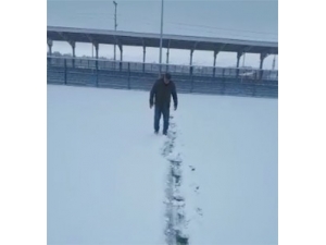 Yoğun Kar Yağışı Özvatan’da İki Futbol Maçını Erteletti