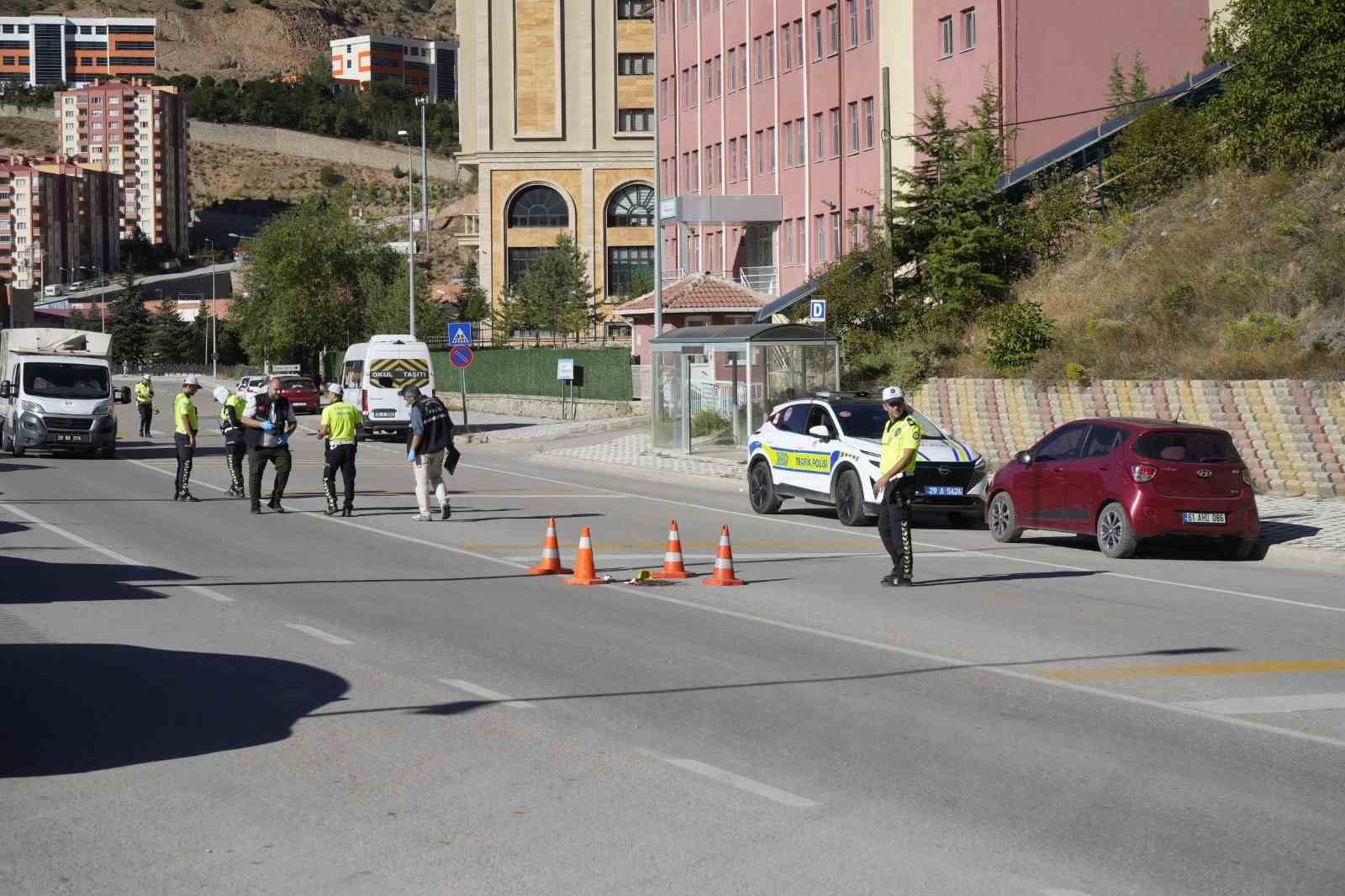 gumushane-de-otomobilin-carptigi-yasli-adam-12-gunluk-yasam-savasini-kaybetti