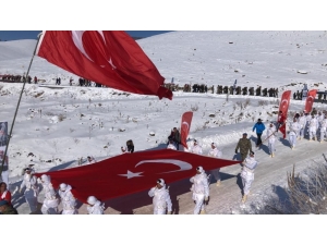 Sarıkamış Şehitleri On Binlerce Kişinin Katıldığı Yürüyüşle Anıldı