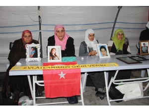 Annelerin Hdp Önündeki Evlat Nöbeti 125’inci Gününde