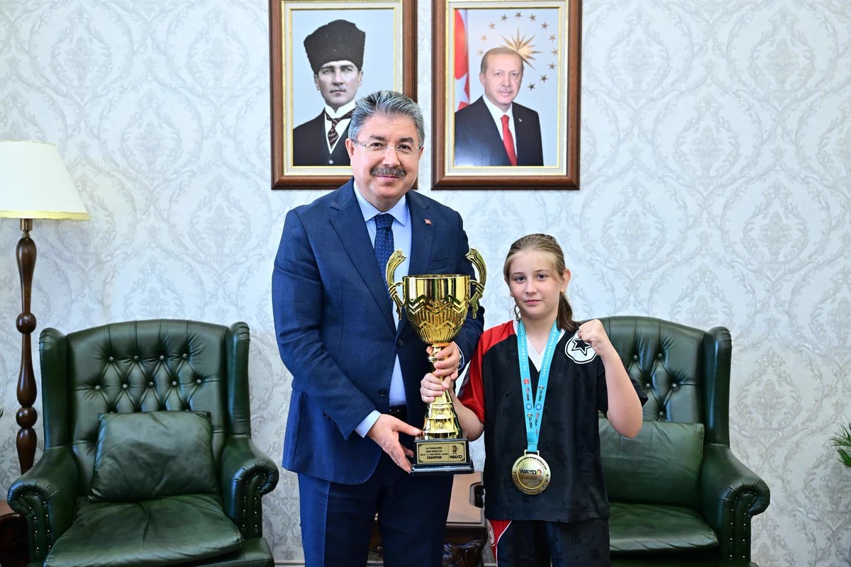 eskisehir-in-gururu-asel-ozdalgin-vali-erdinc-yilmaz-i-ziyaret-etti