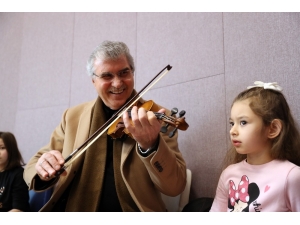 Başkan Yüce, Adapazarı Sosyal Gelişim Merkezini Ziyaret Etti