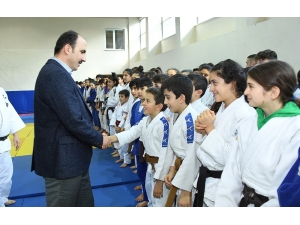 Başkan Altay, 8 İlden Gelerek Konya’da Kamp Yapan Judocularla Buluştu