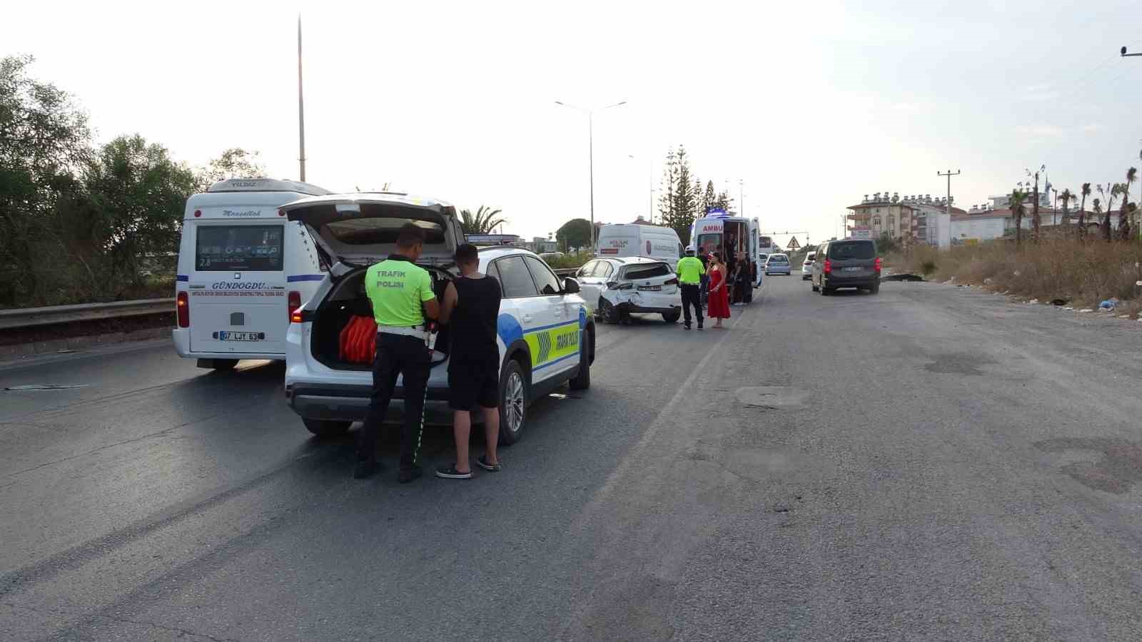 alkollu-surucunun-kullandigi-kamyonet-otomobile-carpti-1-yarali