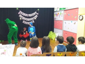 Veliler Hem Hazırladı Hem Çocuklarıyla Oynadı