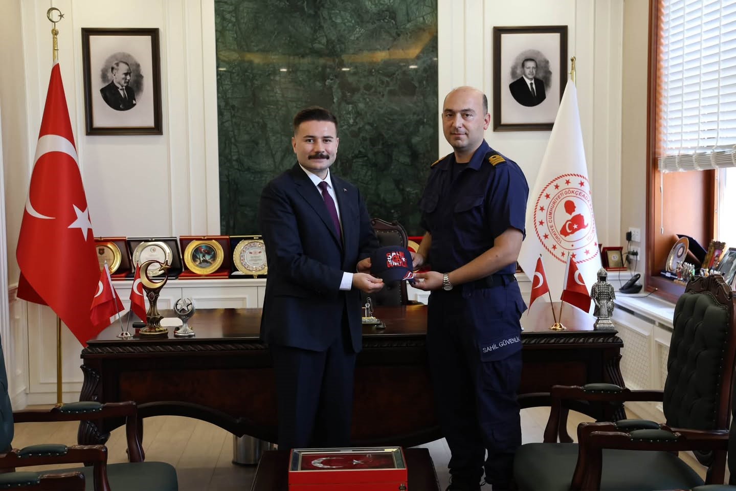 sahil-guvenlik-bati-marmara-grup-komutani-borucu-dan-kaymakam-acar-a-ziyaret