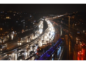 İstanbul Yeni Haftaya Yağmur Ve Rüzgarla Başladı