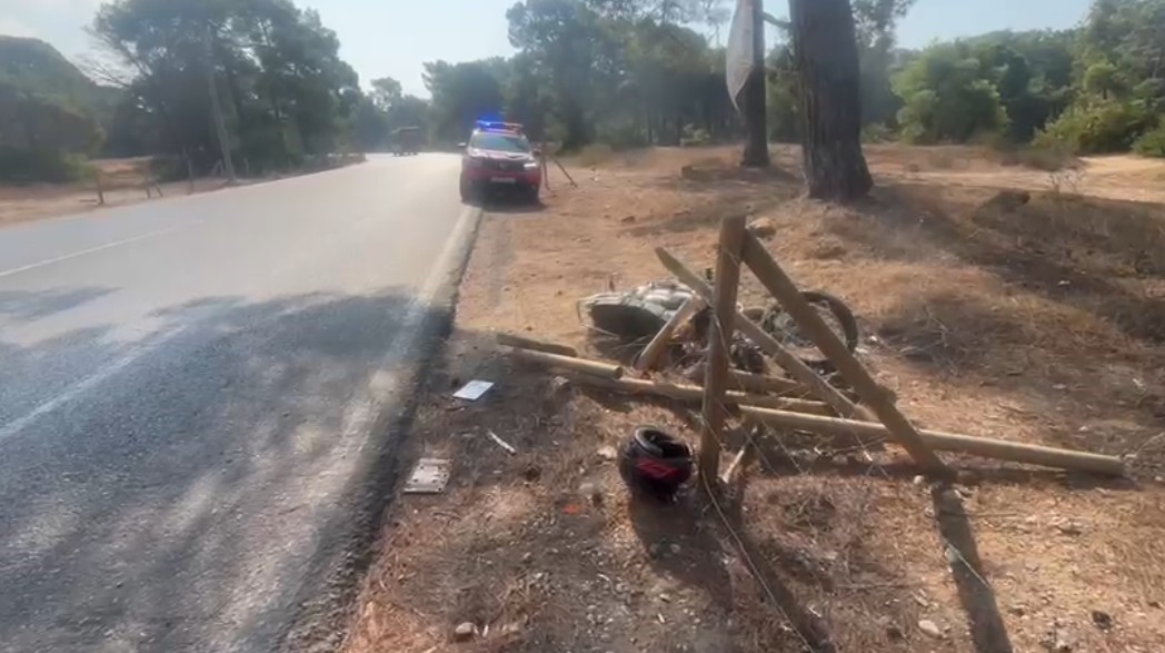 manavgat-ta-motosiklet-tel-citlere-carpti-2-yarali