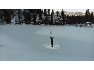 Buz Tutan Karagöl’ün Üzerinde Horon Teptiler