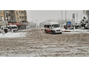 Afyonkarahisar’da Kar Kalınlığı 20 Santimetreyi Buldu