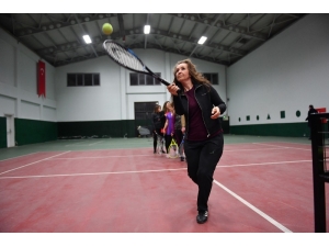 Osmangazi Belediyesi Personeline Kort Tenisi Kursu