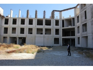 İnşaatı Duran 75 Yataklı Devlet Hastanesinde Çalışmalar Yeniden Başladı