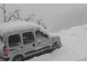 Alaşehir’de Kar Yağışı Etkili Oluyor