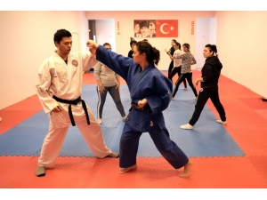 Menteşe’de Kadınlara “Yakın Savunma” Eğitimi