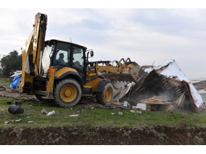 Kaçak Ahırlar Yıkıldı