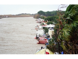 Belek’i Fırtına Vurdu, Takımlar Antrenmanlarını İptal Etti