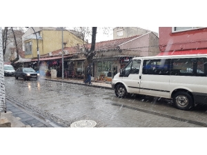 Gördes’e Yılın İlk Karı Düştü