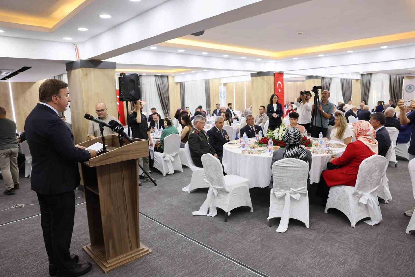 erzincan-da-sehit-aileleri-ve-gaziler-onuruna-yemek-programi-duzenlendi