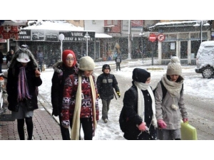 Dursunbey’de Taşımalı Eğitime Ve Bazı Köy Okullarında Eğitime ’Kar’ Tatili