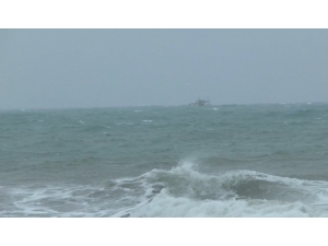 Erdemli’de Sağanak Ve Fırtına Etkili Oluyor