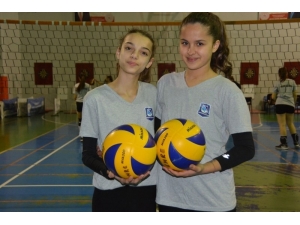 Yunusemreli Voleybolcular Manisa’yı Temsil Edecek
