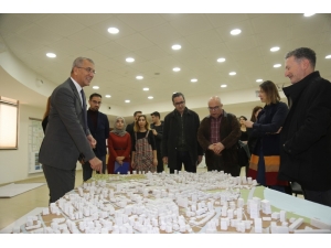 Meü Öğrencileri, Ödev Olarak Mezitli Kent Meydanı Projesi Hazırladı