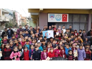 Türkmen Çocuklara Kur’an-ı Kerim Dağıtıldı