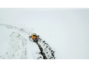 Malatya’da Kardan Kapanan Yollar Açılıyor