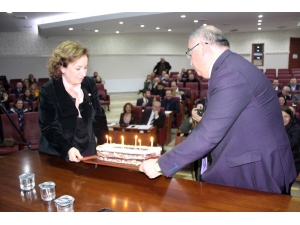 Mecliste Sürpriz Evlilik Yıldönümü Kutlaması