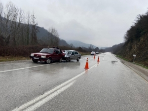 Yığılca Yolunda Kaza: 2’si Çocuk 7 Yaralı