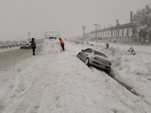 Otomobil Su Kanalına Düştü: 1 Yaralı