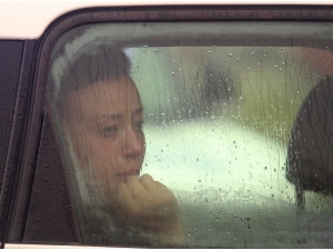 Kadın Öğretmen Aracıyla Suda Mahsur Kalınca Büyük Panik Yaşadı