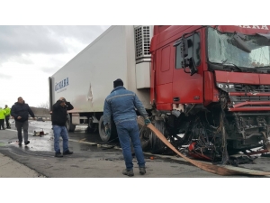 İki Tır Çarpıştı, Kapıkule-istanbul Yolu 3 Saat Trafiğe Kapandı