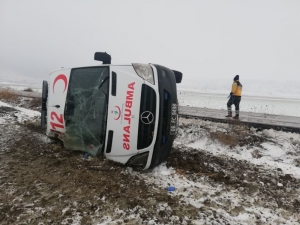 Ankara’da Hasta Taşıyan Ambulans Devrildi: 5 Yaralı