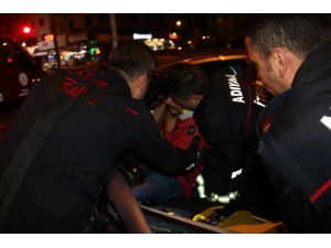 İki Otomobil Çarpıştı: 2 Yaralı