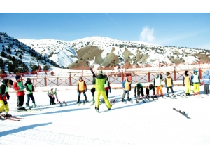 Geleceğin Kayakçıları Projesi Kapsamında Öğrenciler Kayak Öğreniyor