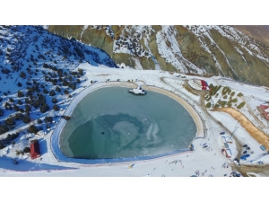 Erzincan’da Donan Göl Kartpostallık Görüntüler Oluşturdu