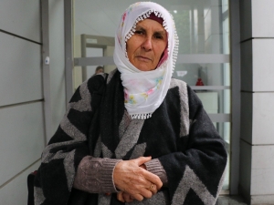 Yaşlı Kadın Bankadan Çektiği Dul Aylığını Düşürdü