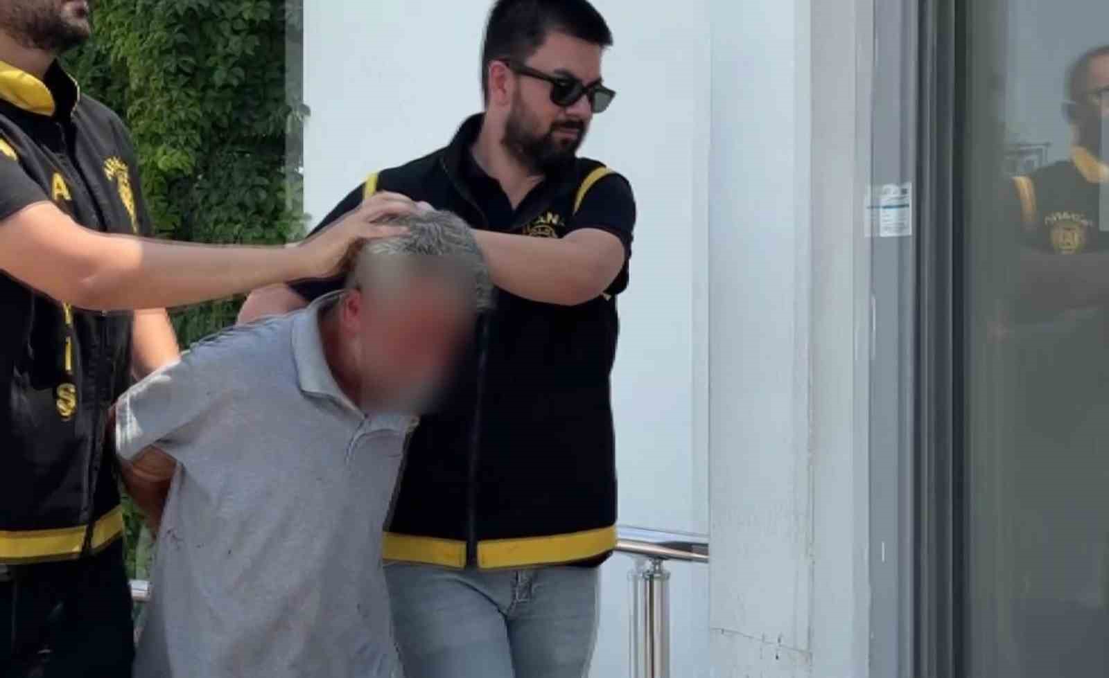 magazadan-takilari-calan-hirsizdan-pes-dedirten-savunma-bana-borclari-vardi