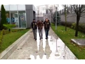 Okula Girip Laptop Çalan Hırsızı Polis Kıskıvrak Yakaladı