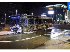 Almanya’da Seyir Halindeki Otobüs Alev Aldı