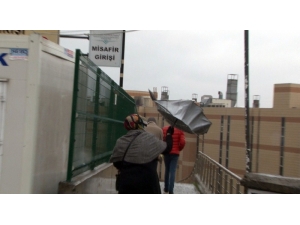 Vatandaşlar Fırtına Nedeniyle Zor Anlar Yaşadı