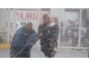 Çanakkale’de Feribot Seferleri Durdu, 6 İlçede Okullar Tatil Edildi