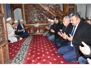 Sabah Namazında Tüm Şehitler Yad Edildi